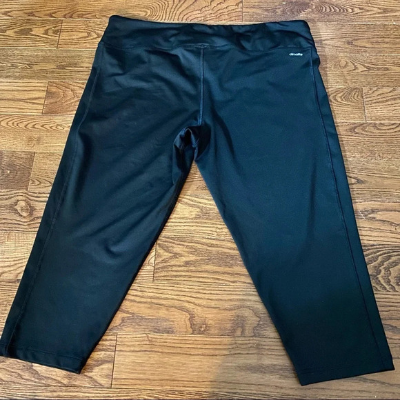 💥5/$25 Adidas women’s black  capri leggings - Picture 2 of 6